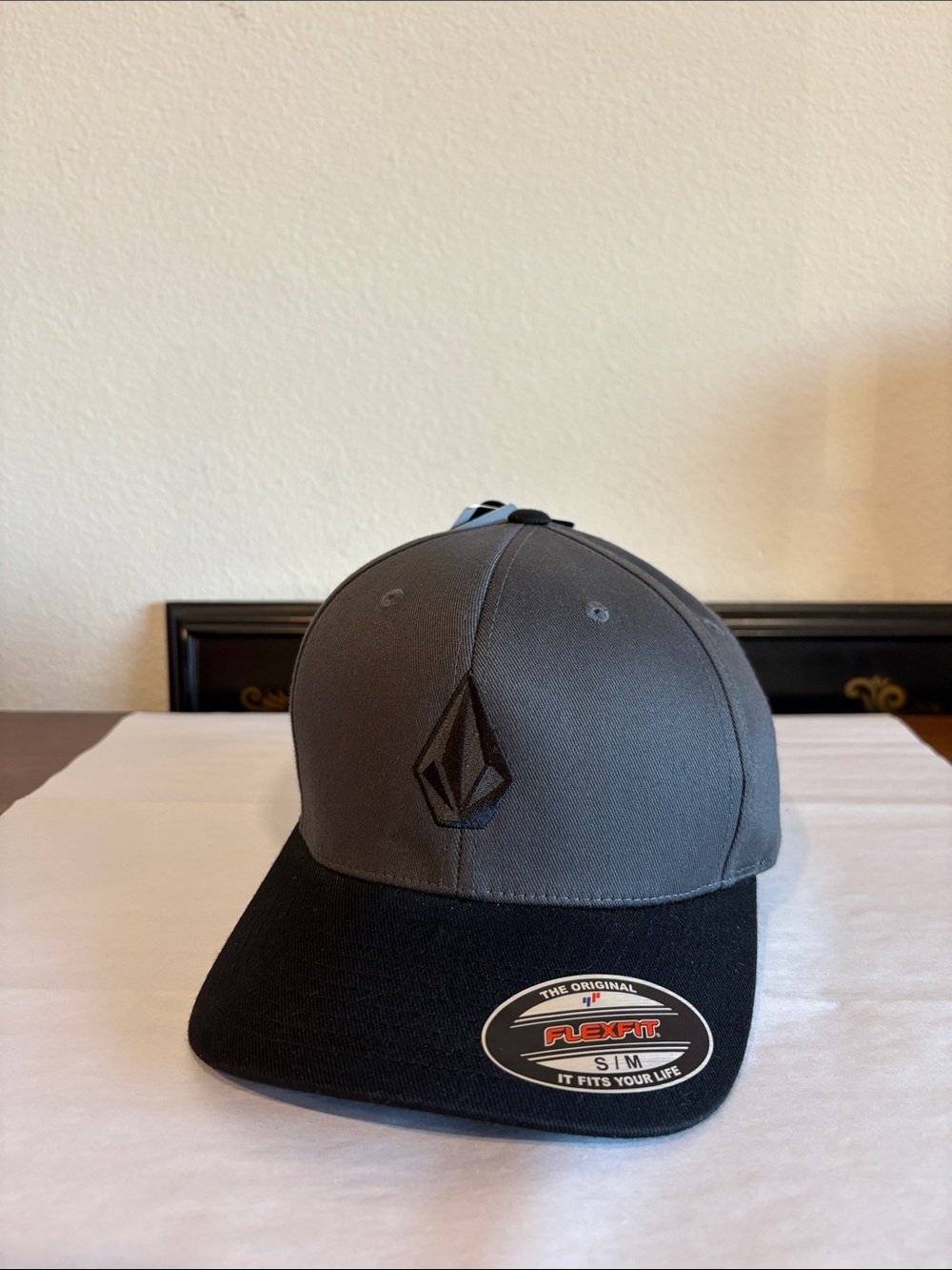 Volcom Black and Gray Logo Cap NWT